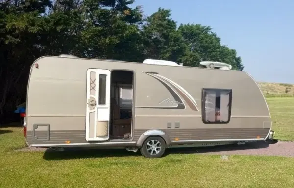 Būrstner Averso Top 545 TS luxusní karavan s klimatizací - Nyní SLEVA !!! - fotografie 2