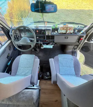 Obytný vůz PEUGEOT J5, nová karoserie a motor 2,5 td z roku 1994, posilovač řízení Pilote - fotografie 10