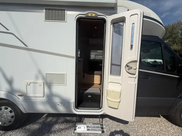 Hymer B 680 Mercedes Plná výbava, 3,5t, Markíza, Klíma, Solar, Nosič, TV, Sat, Stab. nohy, DuoControl, Adaptív - fotografie 6