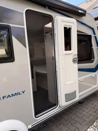 Caravelair ARTICA 496 FAMILY + pohon + markýza - fotografie 16