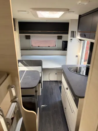 Caravelair ARTICA 496 FAMILY + pohon + markýza - fotografie 17
