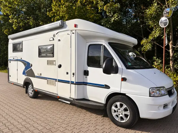 OBYTNÝ AUTOMOBIL EURAMOBIL - ZIMNÍ VERZE , PODÉLNÉ POSTELE - Eura Mobil 2006